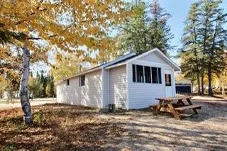 Chalet - Numéro 8 — Pourvoirie du Lac Faillon – Pourvoirie du Lac Faillon