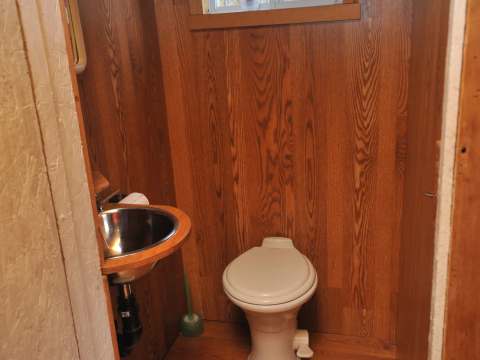 This functional bathroom with toilet and sink is included in Le Pionnier cabin.