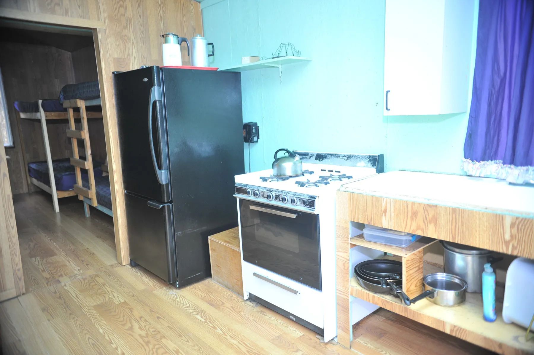 The equipped kitchen is adjacent to the cottage's sleeping area.