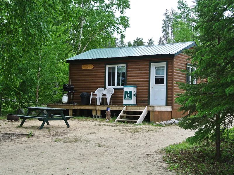 Le Geai bleu – Pourvoirie du Lac Matchi-Manitou