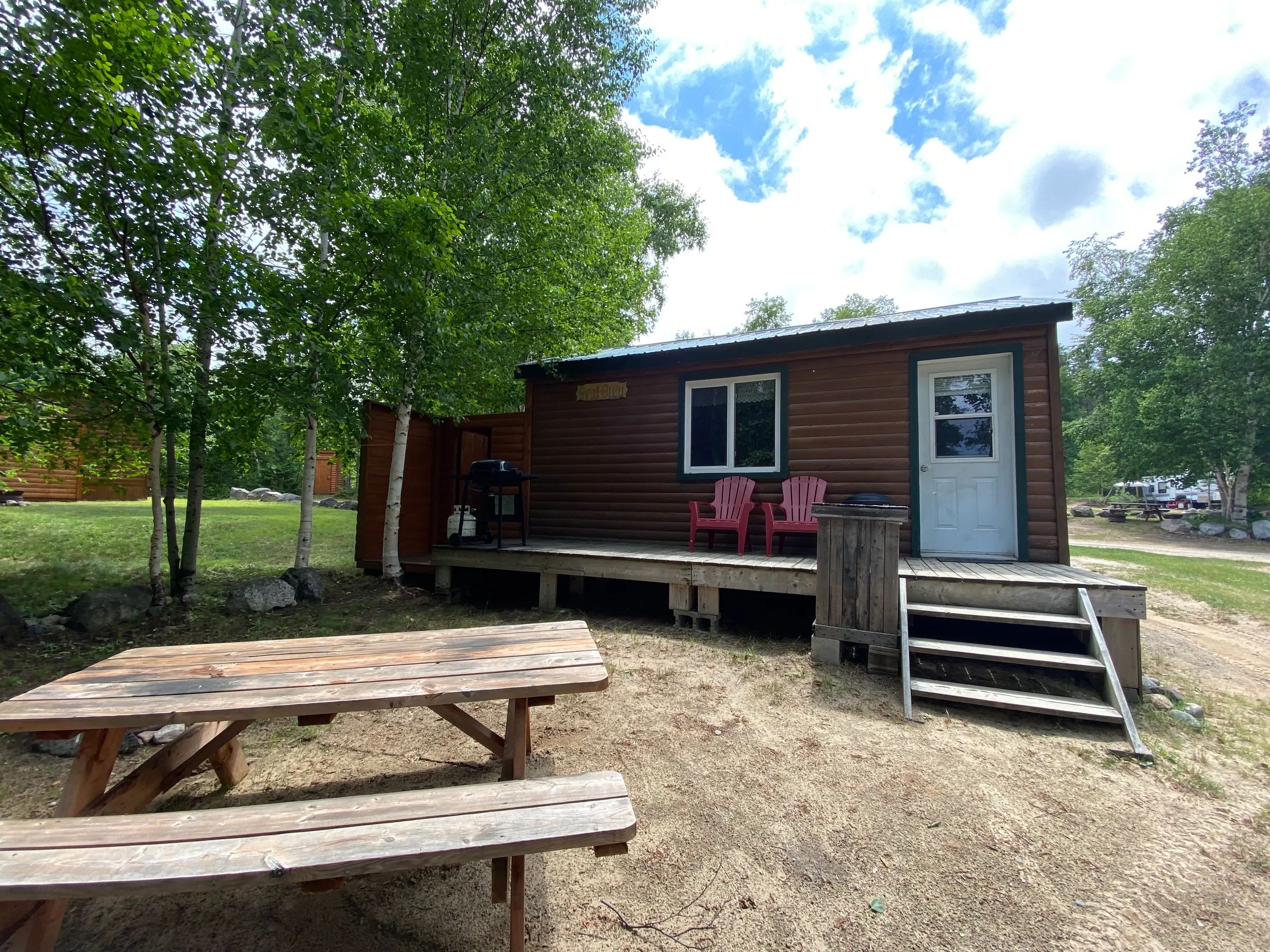 Camp rustique Le Geai bleu — Pourvoirie du Lac Matchi-Manitou – Pourvoirie du Lac Matchi-Manitou