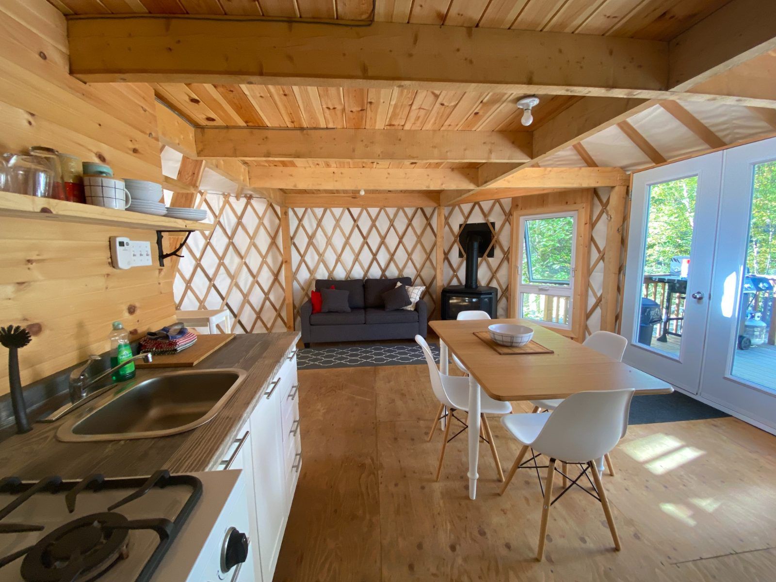 YURT 4 - SISIUS — Pourvoirie du Lac Matchi-Manitou – Pourvoirie du Lac Matchi-Manitou