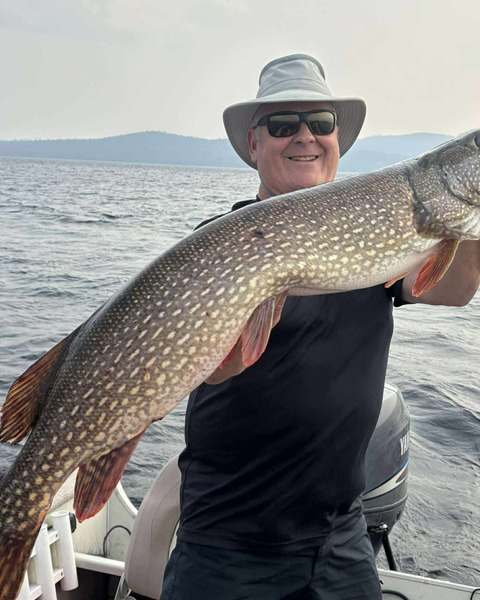 Pêche Brochet chez Pourvoirie du Lac Matchi-Manitou, Abitibi-Témiscamingue, Québec