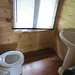 Vue de la salle de bain en bois du chalet Le Grand Duc.