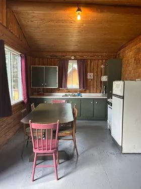 View of the kitchen and dining area in the Le Montagnais cabin.