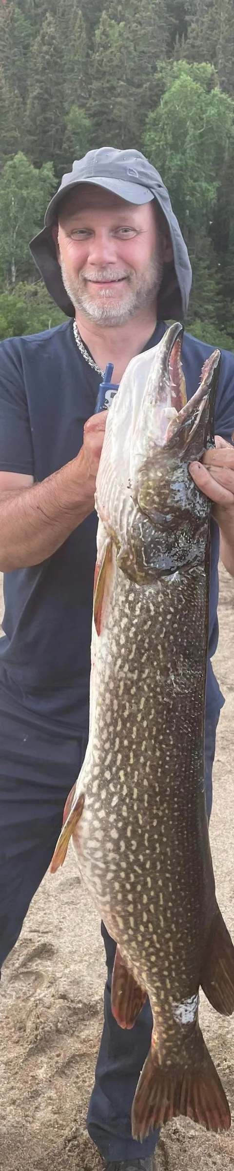 Pêche fructueuse sur le lac Duhamel chez Pourvoirie Duhamel, Saguenay-Lac-Saint-Jean, Québec