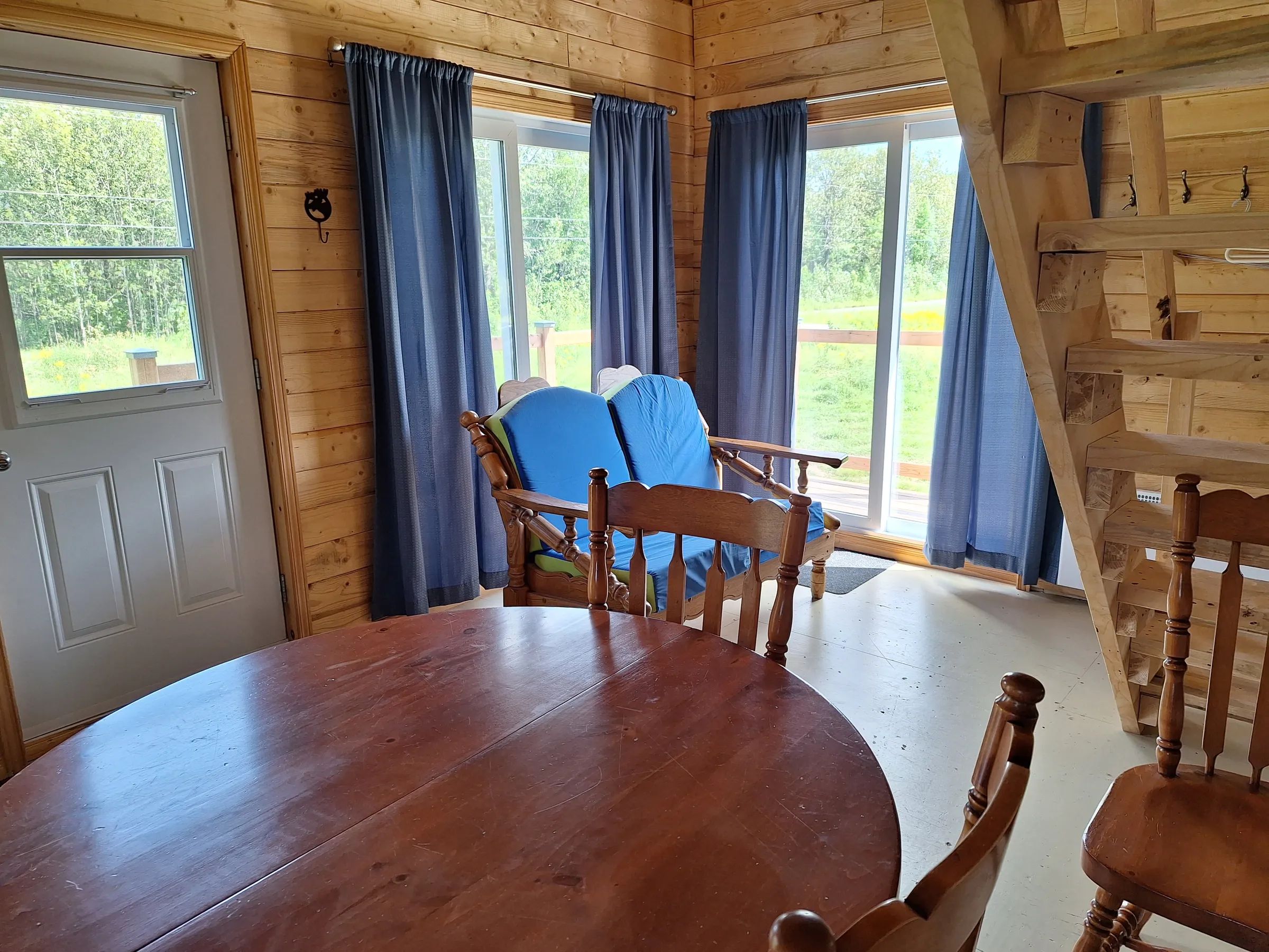 Dining area and comfortable living space with access to the patio in the Matalik cottage.