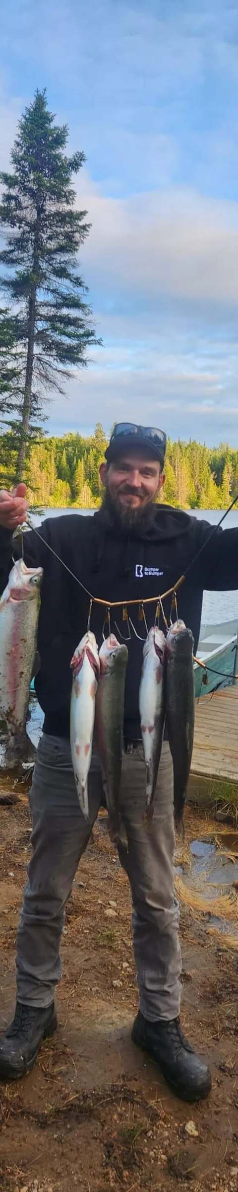 Prise de pêche à la pourvoirie chez Pourvoirie Jodoin, Laurentides, Québec