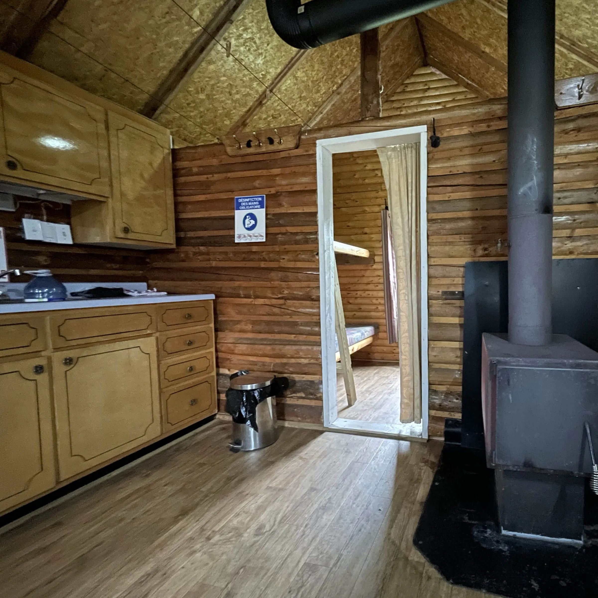 CABIN 1 — Pourvoirie la Jeannoise – Pourvoirie la Jeannoise
