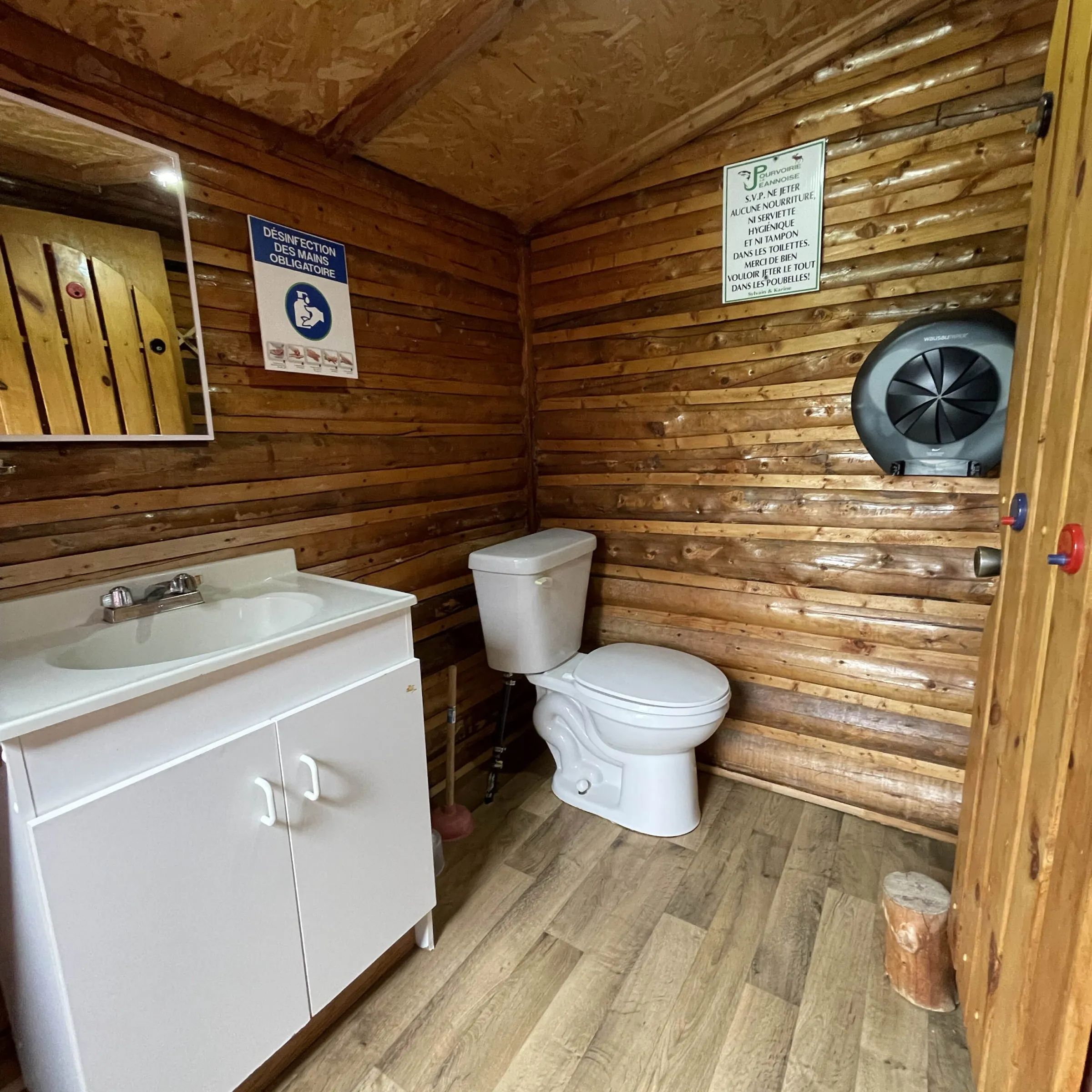 Interior view of the functional bathroom in our log cabin.