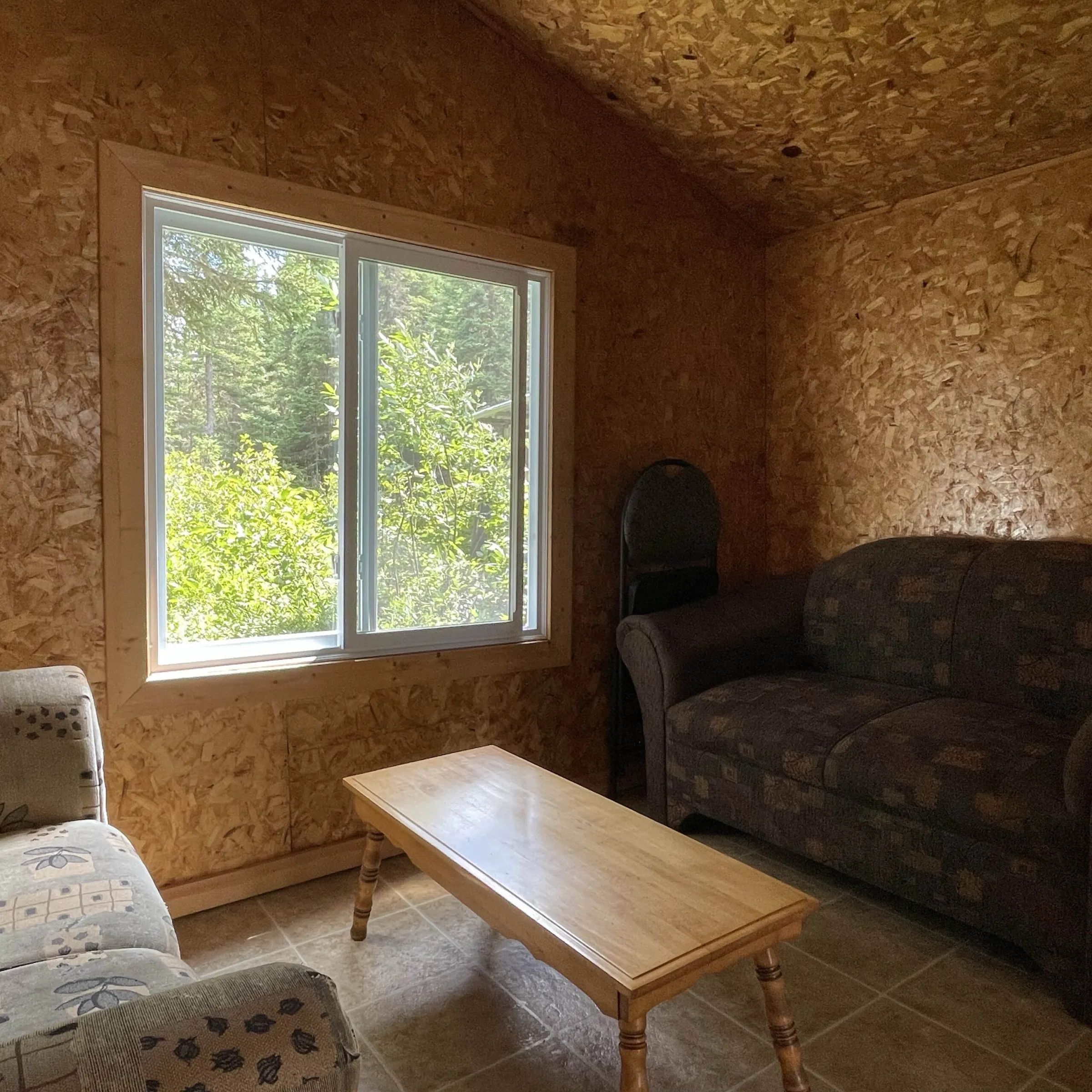 The cottage living room is furnished with a comfortable sofa and a coffee table.