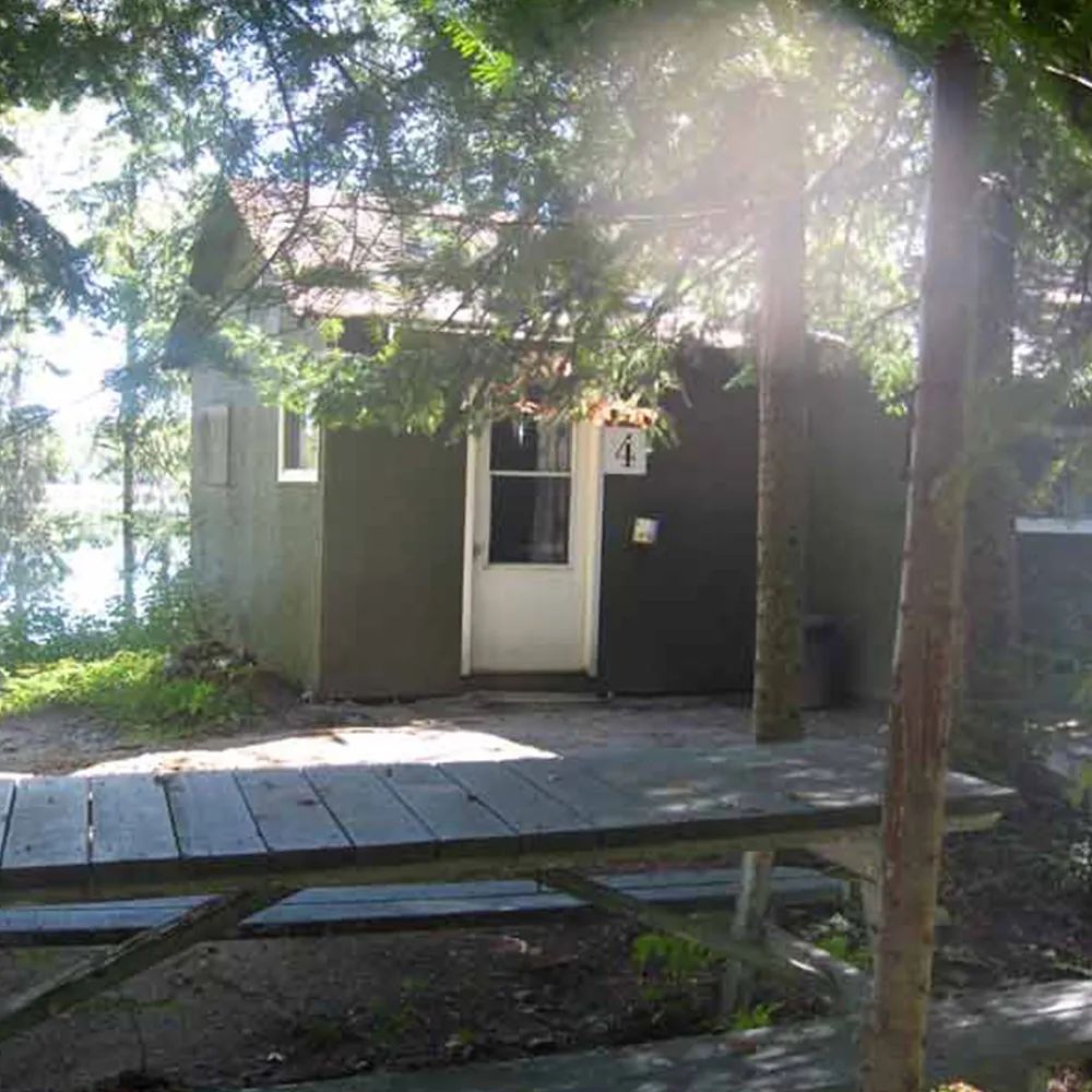 Cabin 4 — Pourvoirie la Pointe aux Dorés – Pourvoirie la Pointe aux Dorés