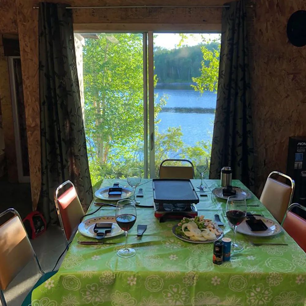 Cabin Cottage 6 — Pourvoirie la Pointe aux Dorés – Pourvoirie la Pointe aux Dorés