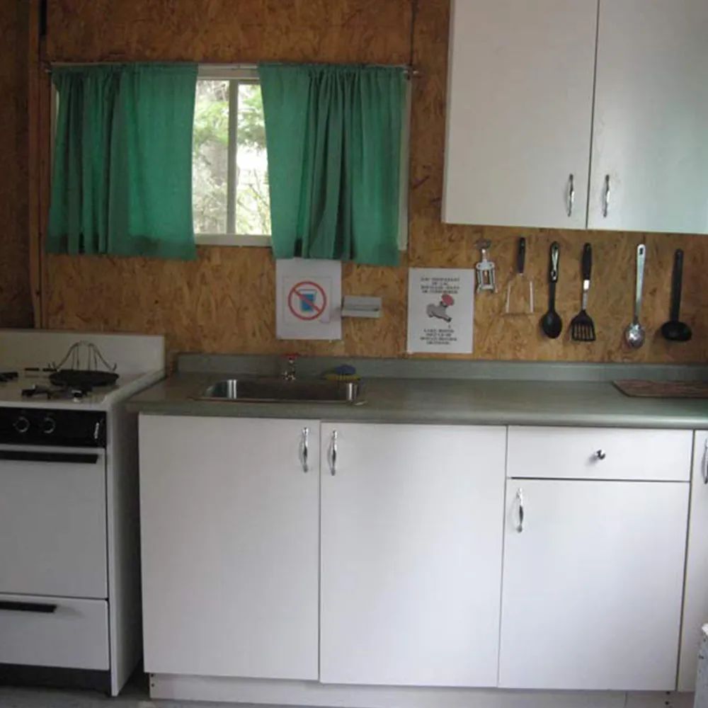 Cabin Cottage 6 — Pourvoirie la Pointe aux Dorés – Pourvoirie la Pointe aux Dorés
