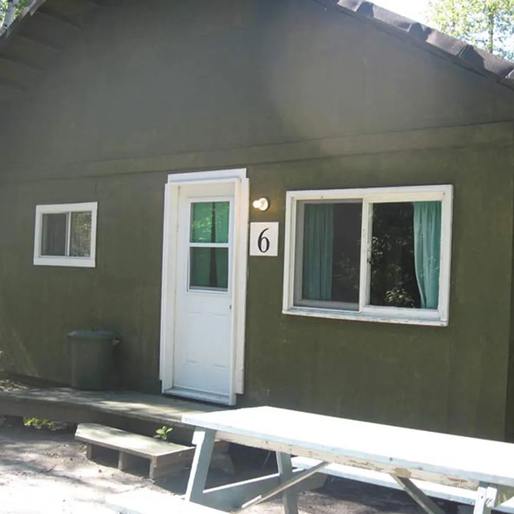 Cabin Cottage 6 — Pourvoirie la Pointe aux Dorés – Pourvoirie la Pointe aux Dorés
