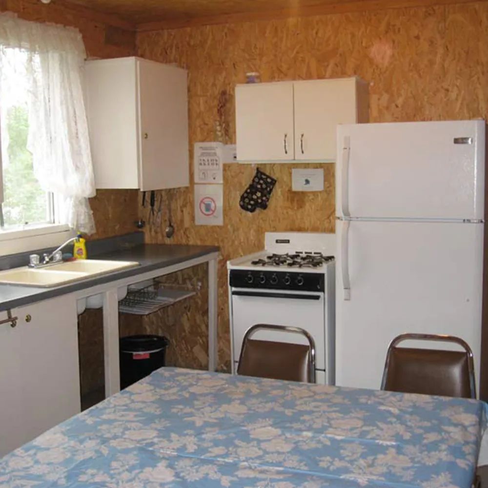 Chalet 9 — Pourvoirie la Pointe aux Dorés – Pourvoirie la Pointe aux Dorés