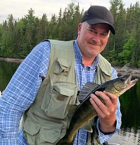 Nicolas Bédard, propriétaire de la pourvoirie chez Pourvoirie la Pointe aux Dorés, Mauricie, Québec