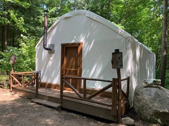 Tente de prospecteur Prêt-à-Camper (Longhouse) — Pourvoirie du Lac au Loup Blanc – Pourvoirie du Lac au Loup Blanc