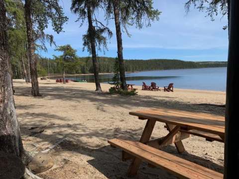 View of the private beach and the lake from the Mésange cottage terrace.