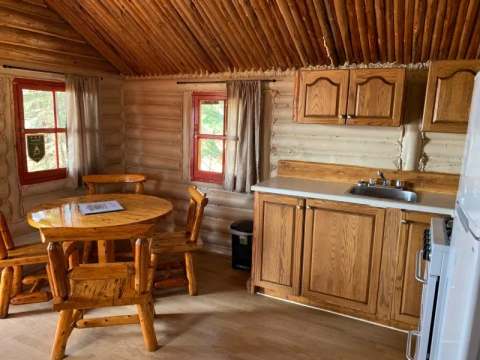 The kitchenette and dining table inside the Mésange cottage.