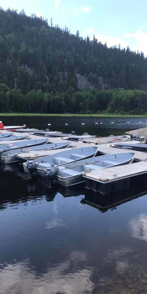 Prise de truite sur le territoire chez Pourvoirie Lacs des Sables et Paradis, Côte-Nord, Québec