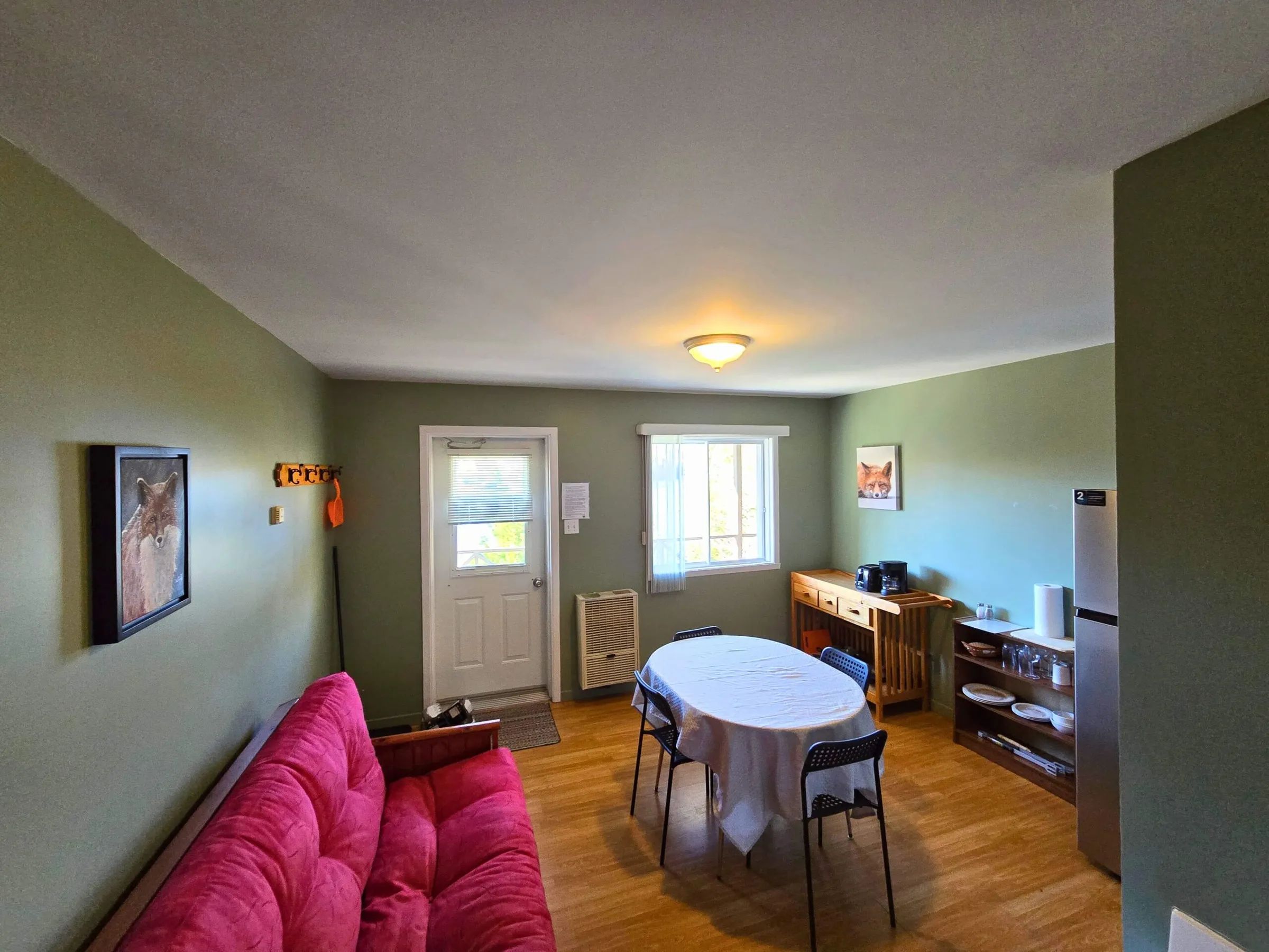 The Studio Le Renard offers a living space featuring a dining area, a kitchenette, and a sofa bed.