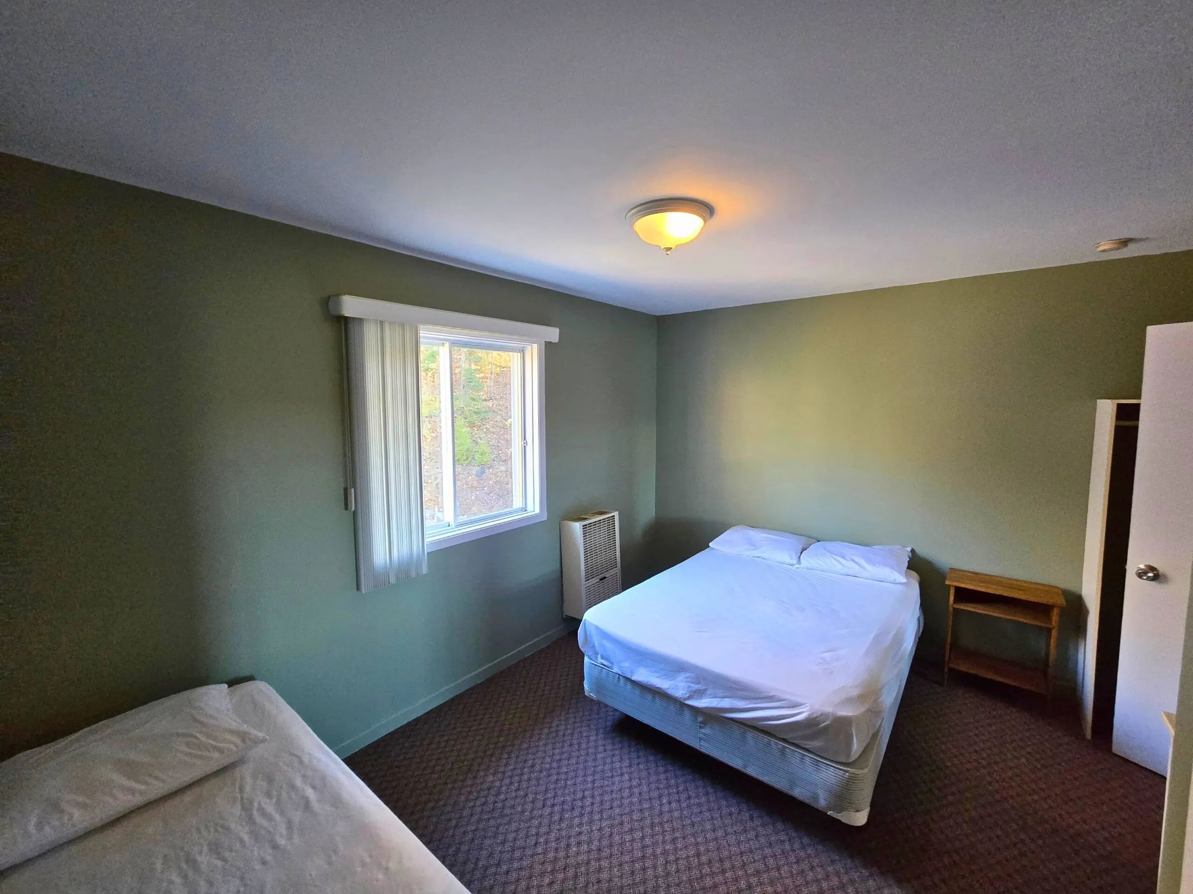 The Studio Le Renard bedroom features a double bed and a single bed.