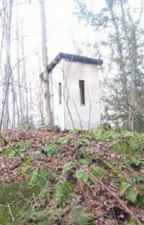 Hunting blind set up on the territory at Pourvoirie Michel St-Louis, Laurentides, Quebec