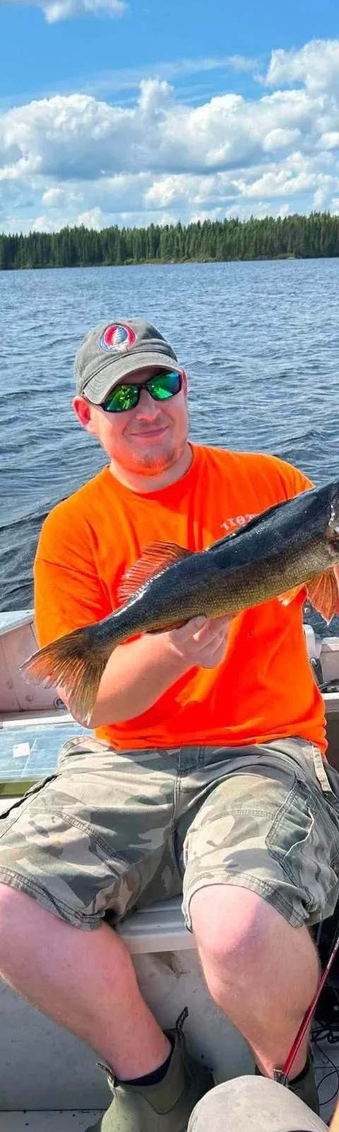 Fishing Walleye at Pourvoirie Monet, Abitibi-Témiscamingue, Quebec — photo 3