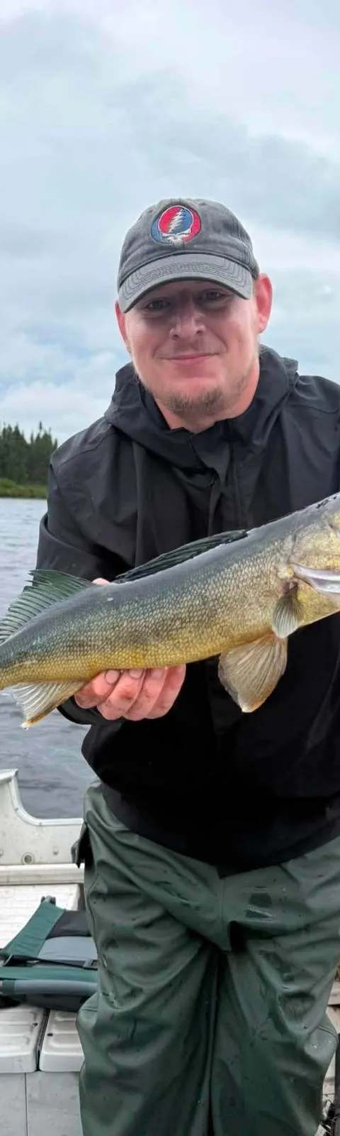 Fishing Walleye at Pourvoirie Monet, Abitibi-Témiscamingue, Quebec — photo 4