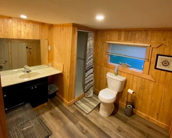 Grey Cabin – Pourvoirie Red Pine