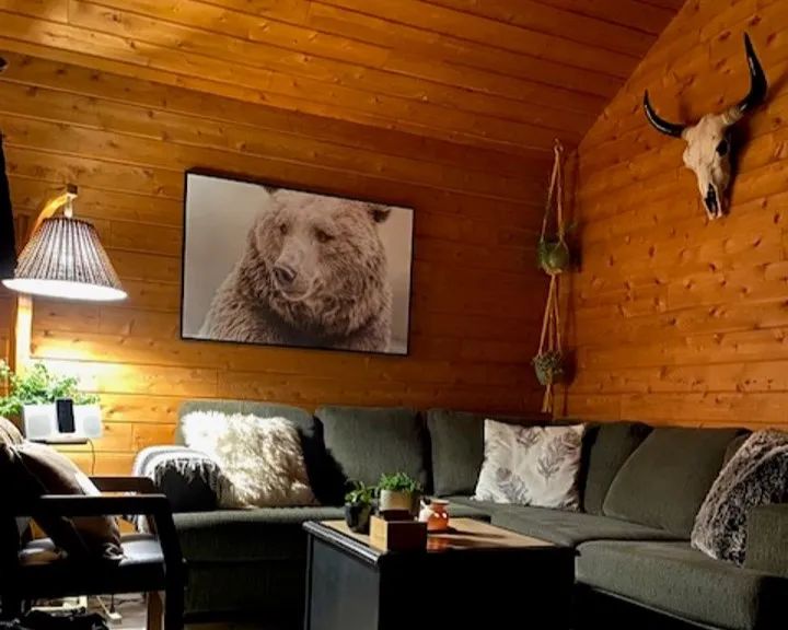 Red Cabin — Pourvoirie Red Pine – Pourvoirie Red Pine