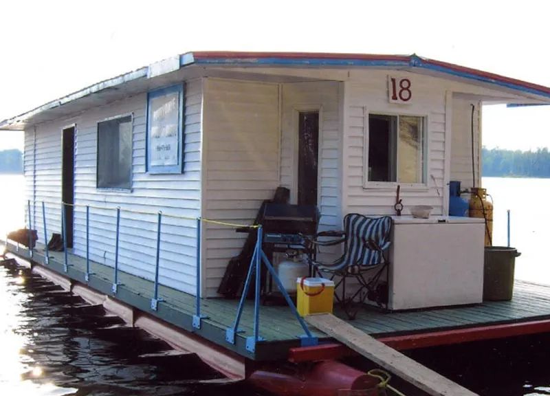 Cabin HOUSEBOAT 17 — Pourvoirie Rivière la Galette – Pourvoirie Rivière la Galette
