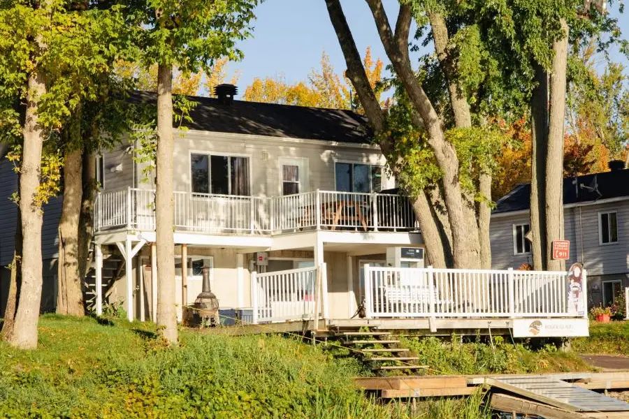 Cabin MORILLON CHALET — Service de Guide Roger Gladu – Service de Guide Roger Gladu