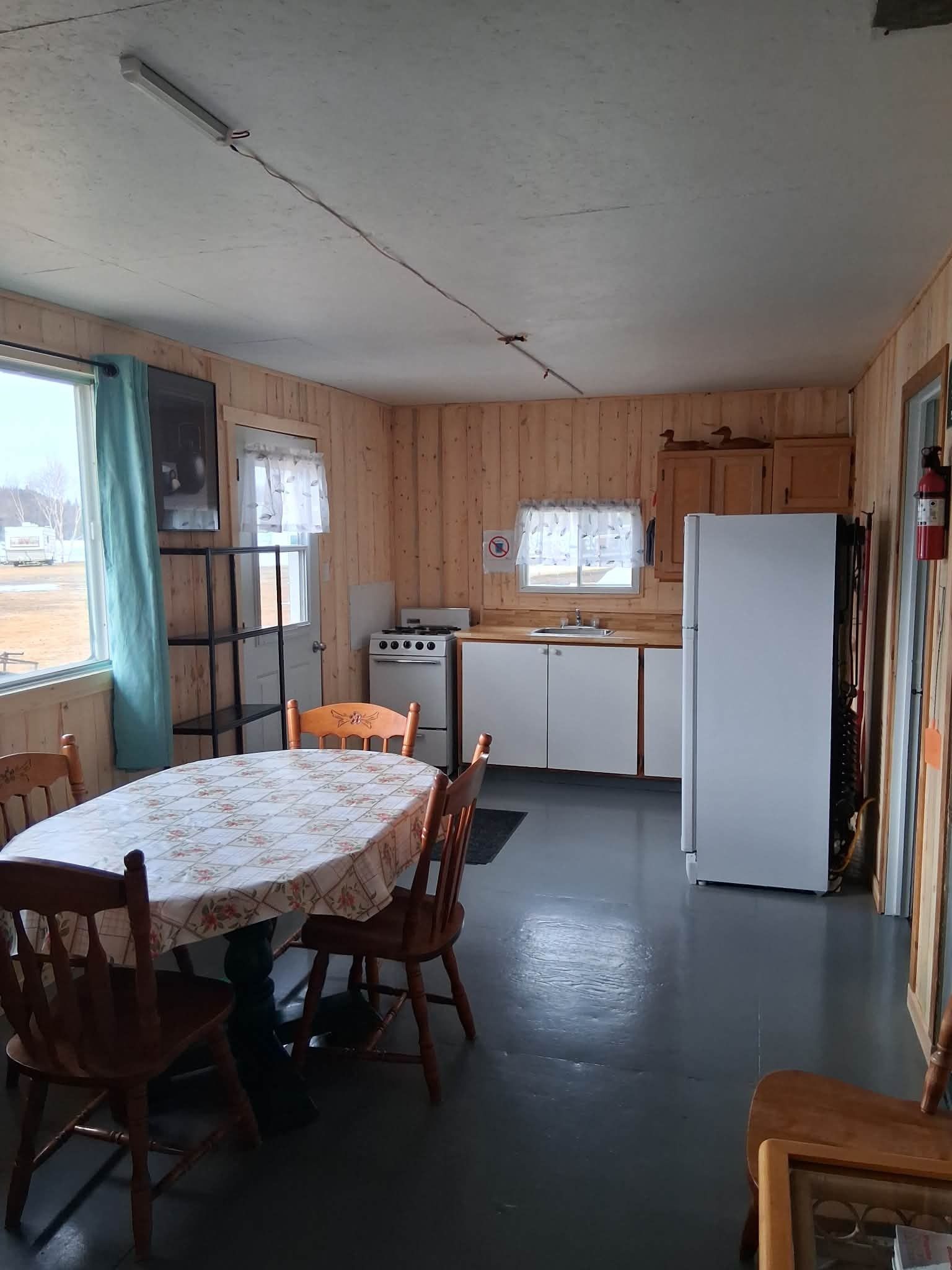 LE CANARD CABIN — Pourvoirie Rothman – Pourvoirie Rothman