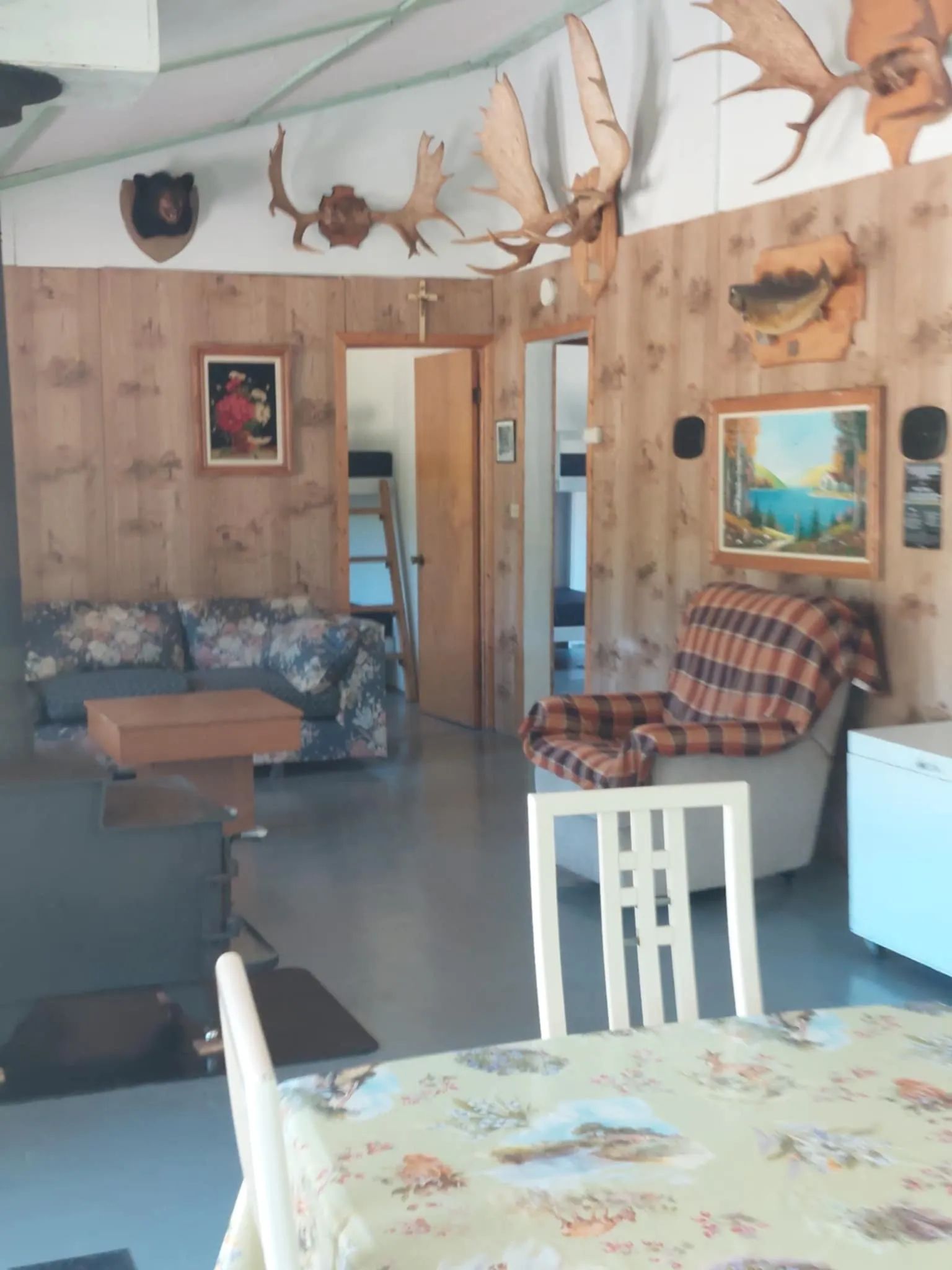 Cozy living area with lounge and dining space inside the L'Aigle cabin.