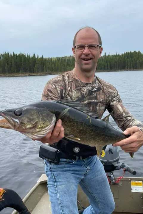 Pêche au doré par François Thouin à la Pourvoirie Rudy chez Pourvoirie Rudy, Laurentides, Québec