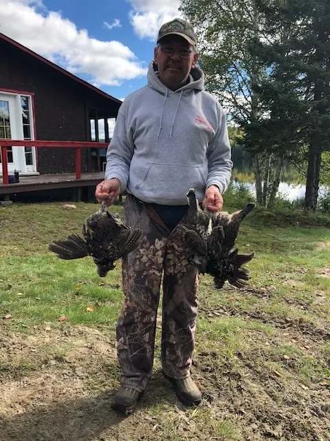 Succès à la chasse aux perdrix pour nos clients chez Pourvoirie Rudy, Laurentides, Québec