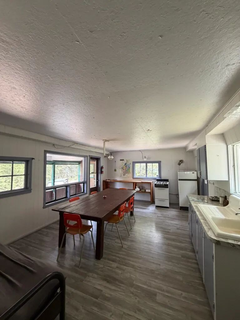 The dining area and functional kitchen of cabin 3.