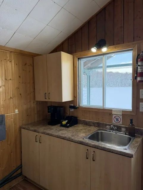 Functional kitchen corner with sink, coffee maker, and exterior view in cottage 5.