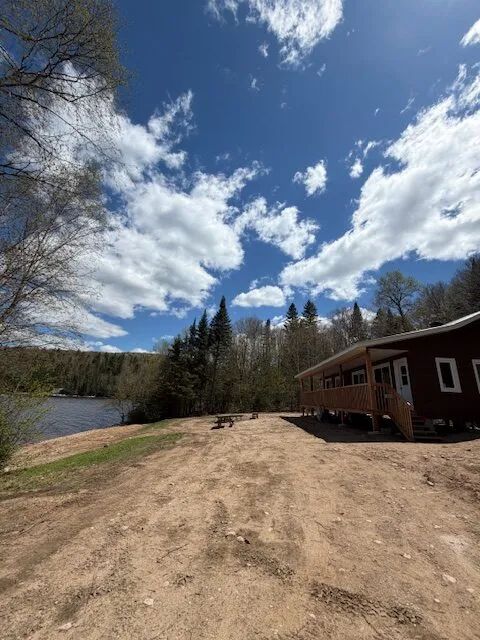 Cabin Cottage 8 — Pourvoirie Scott – Pourvoirie Scott