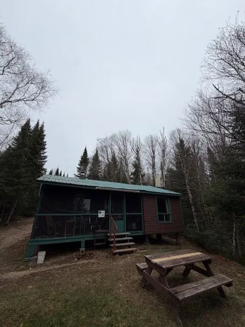 Cabin Cottage 9 — Pourvoirie Scott – Pourvoirie Scott