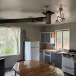 View of the equipped kitchen and dining area in cottage 3.
