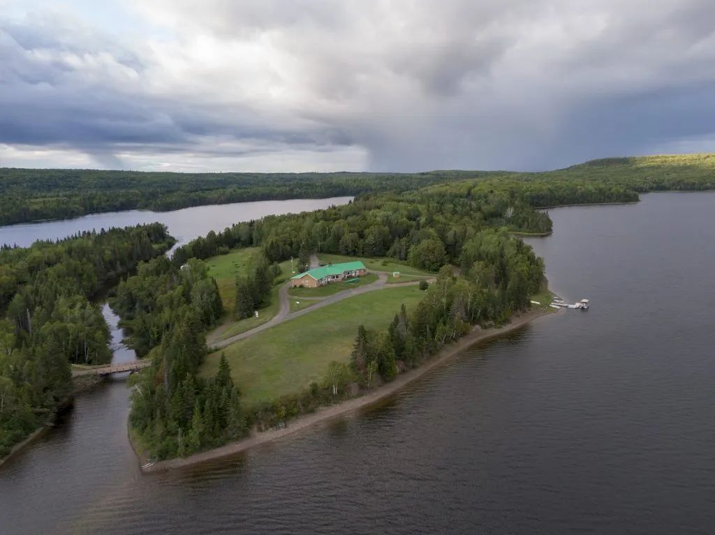 LAC THOM CABIN — Pourvoirie Seigneurie Nicolas Riou – Pourvoirie Seigneurie Nicolas Riou