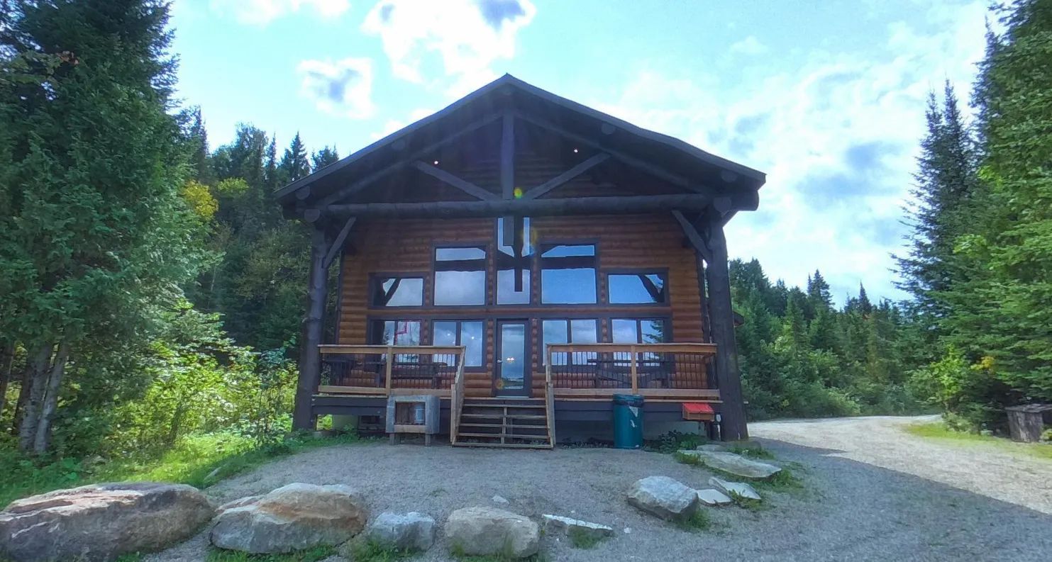 Chalet Caché — Pourvoirie Saint-Zénon – Pourvoirie Saint-Zénon