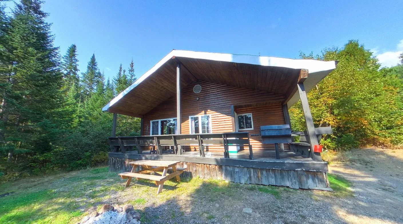 Chalet Latour — Pourvoirie Saint-Zénon – Pourvoirie Saint-Zénon