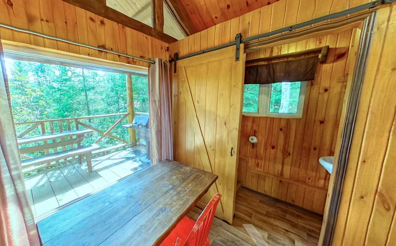MINI CHALET - LE ST-RÉGIS — Pourvoirie Saint-Zénon – Pourvoirie Saint-Zénon