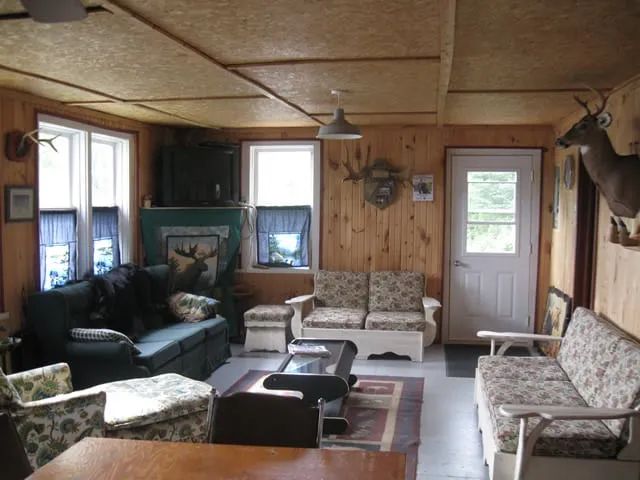 The living room of chalet 4 offers a comfortable relaxation area with its rustic furnishings.