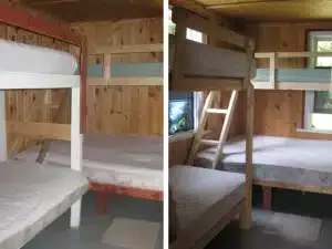 Cette chambre de chalet comporte des lits superposés en bois avec matelas.