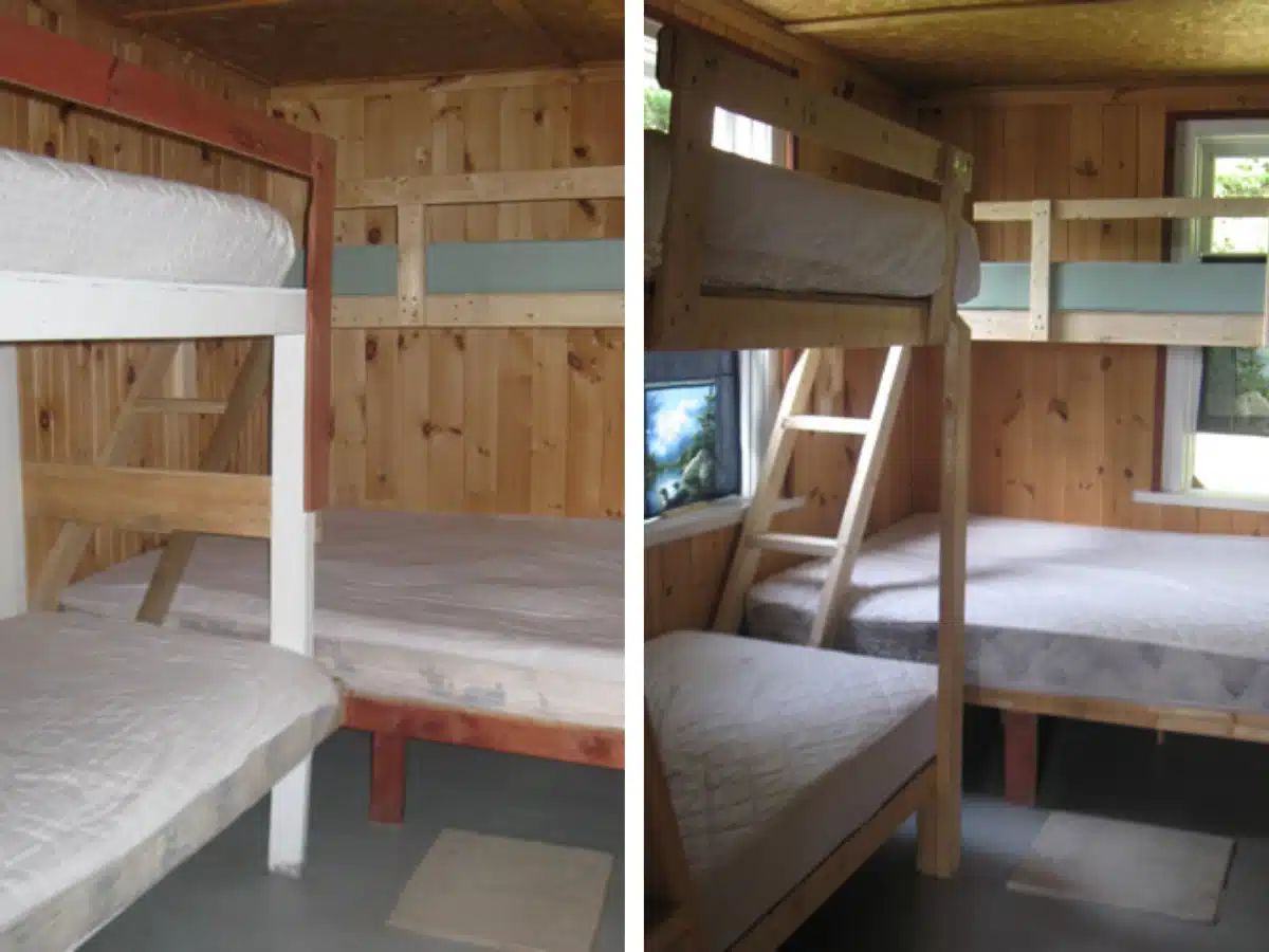 Cette chambre de chalet comprend des lits superposés en bois avec des matelas simples.